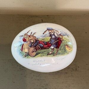VTG Ceramic Easter Egg Trinket/Candy Dish Featuring Beatrix Potter Bunnies